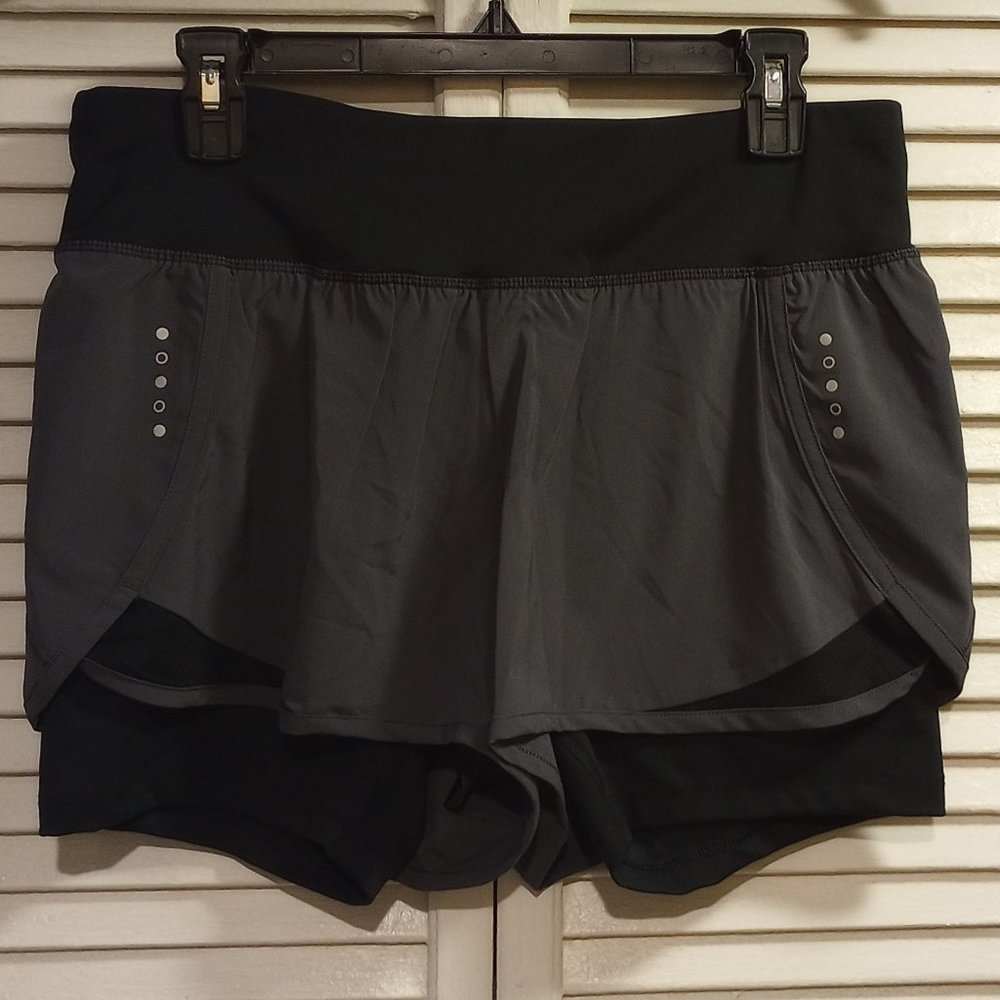 New with Tags Core 10 Women's Standard-Fit 2-in-1 Woven Running Shorts, Size L